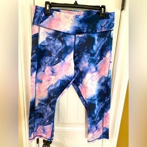 New Legend Cropped Leggings With Side Pockets. Inseam 20”